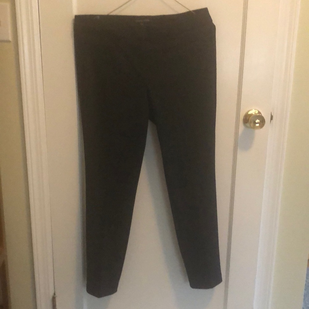 NWOT Beautiful slim fit black pants!